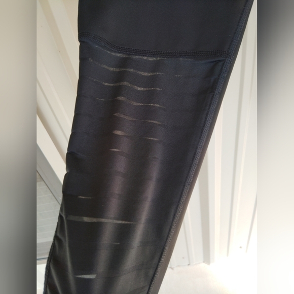 Women's Reebok SpeedWick Black Leggings Size XL Yoga Gymn Athleisure Exercise - Picture 3 of 7